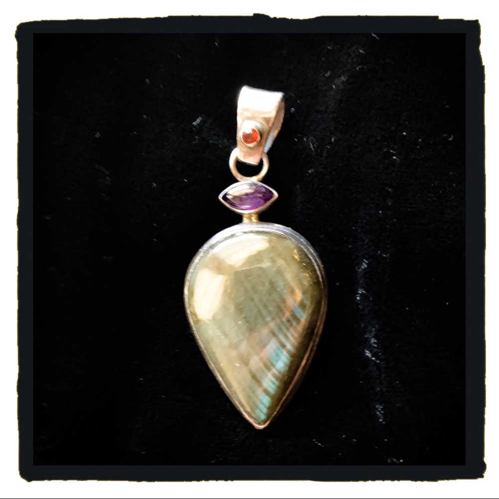 Silver Labradorite Pendant with choice of chain